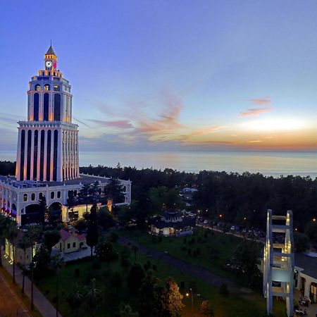 Sheraton Batumi Hotel Екстериор снимка The tower at sunset