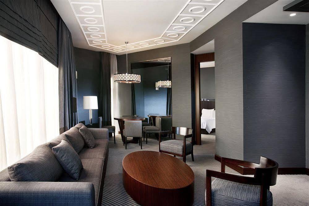 Sheraton Batumi Hotel Екстериор снимка A suite at the hotel