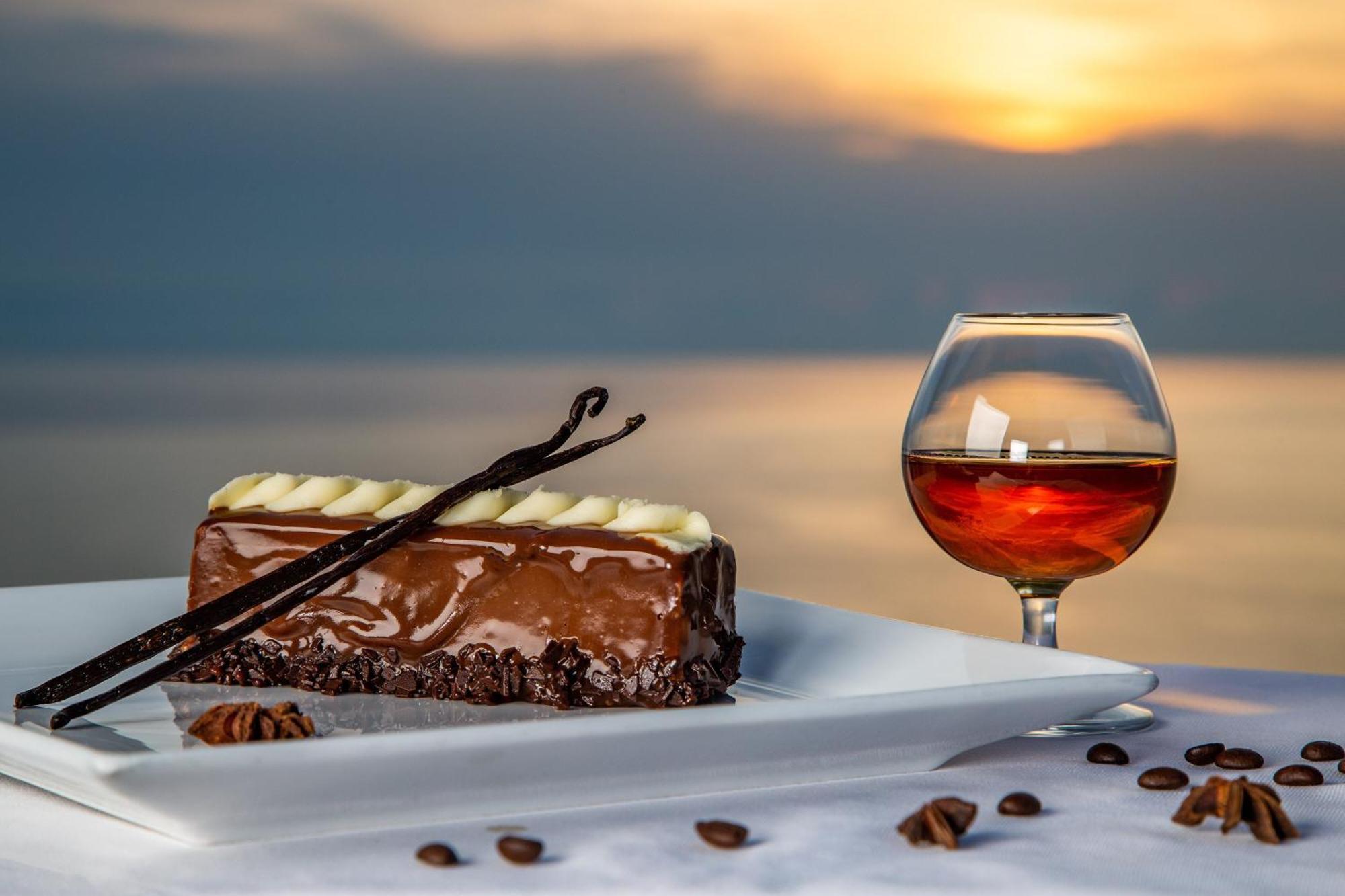 Sheraton Batumi Hotel Екстериор снимка A glass of brandy