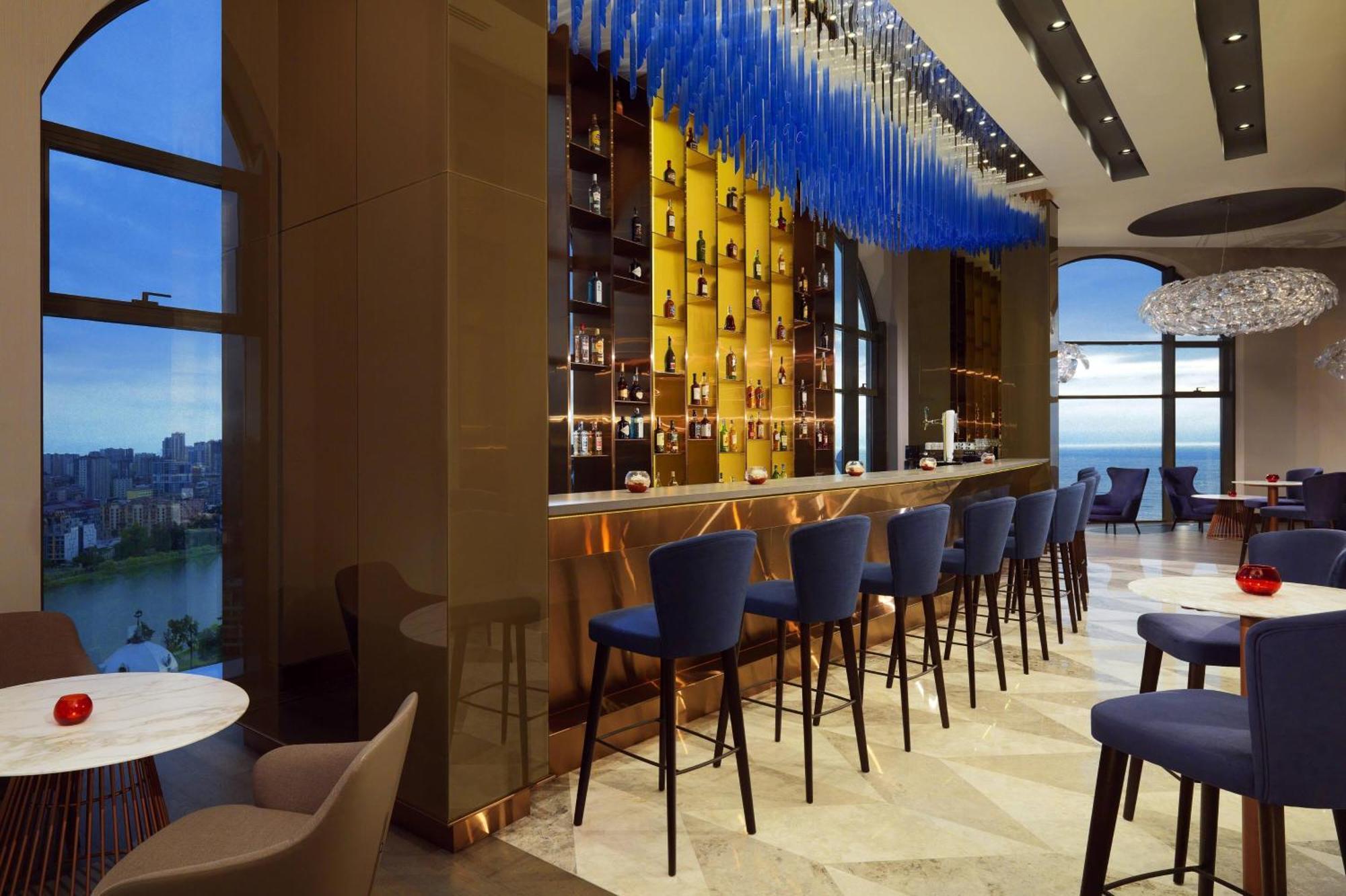 Sheraton Batumi Hotel Екстериор снимка The bar at the 360° Sky Lounge