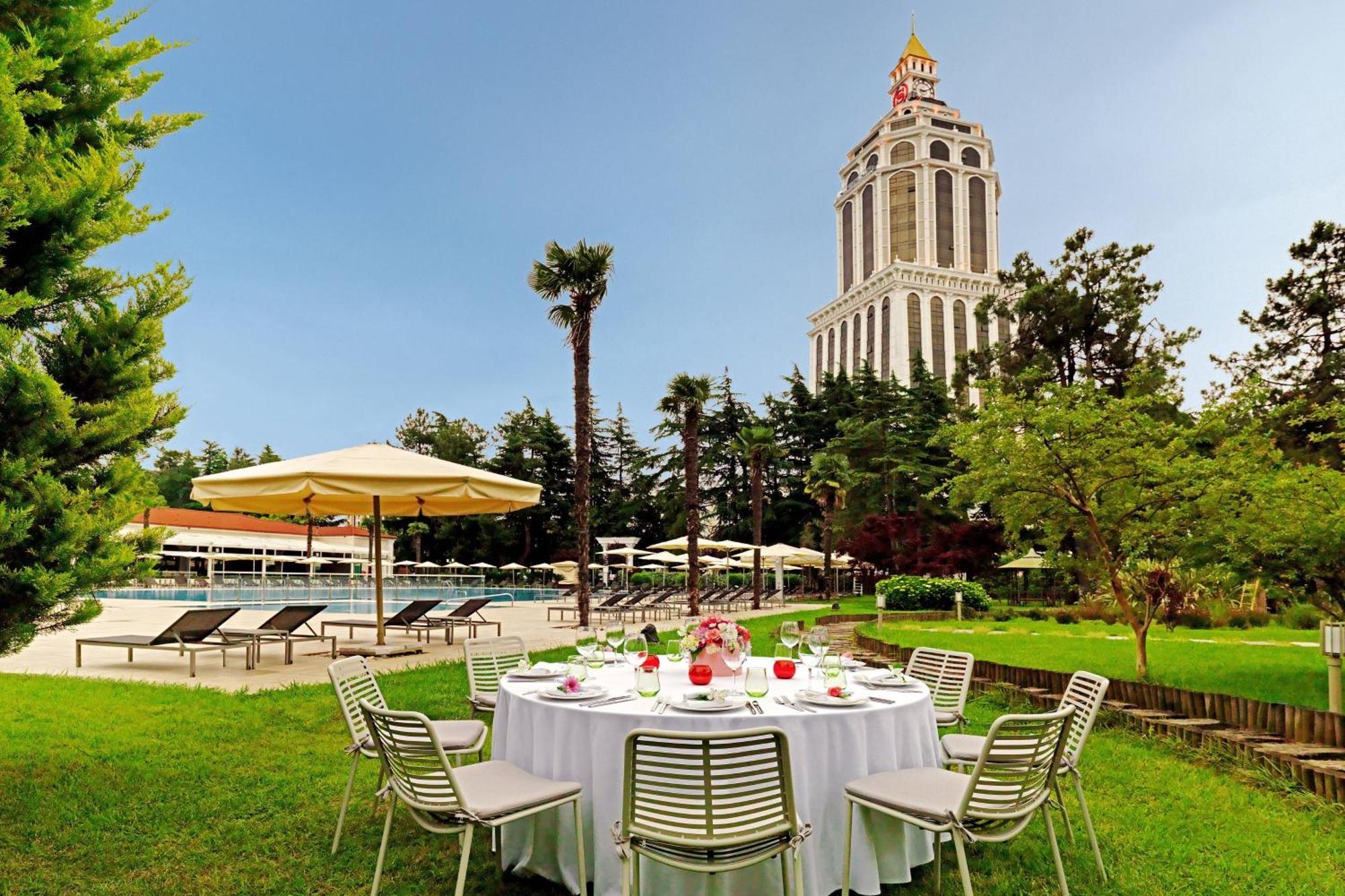 Sheraton Batumi Hotel Екстериор снимка The hotel's garden