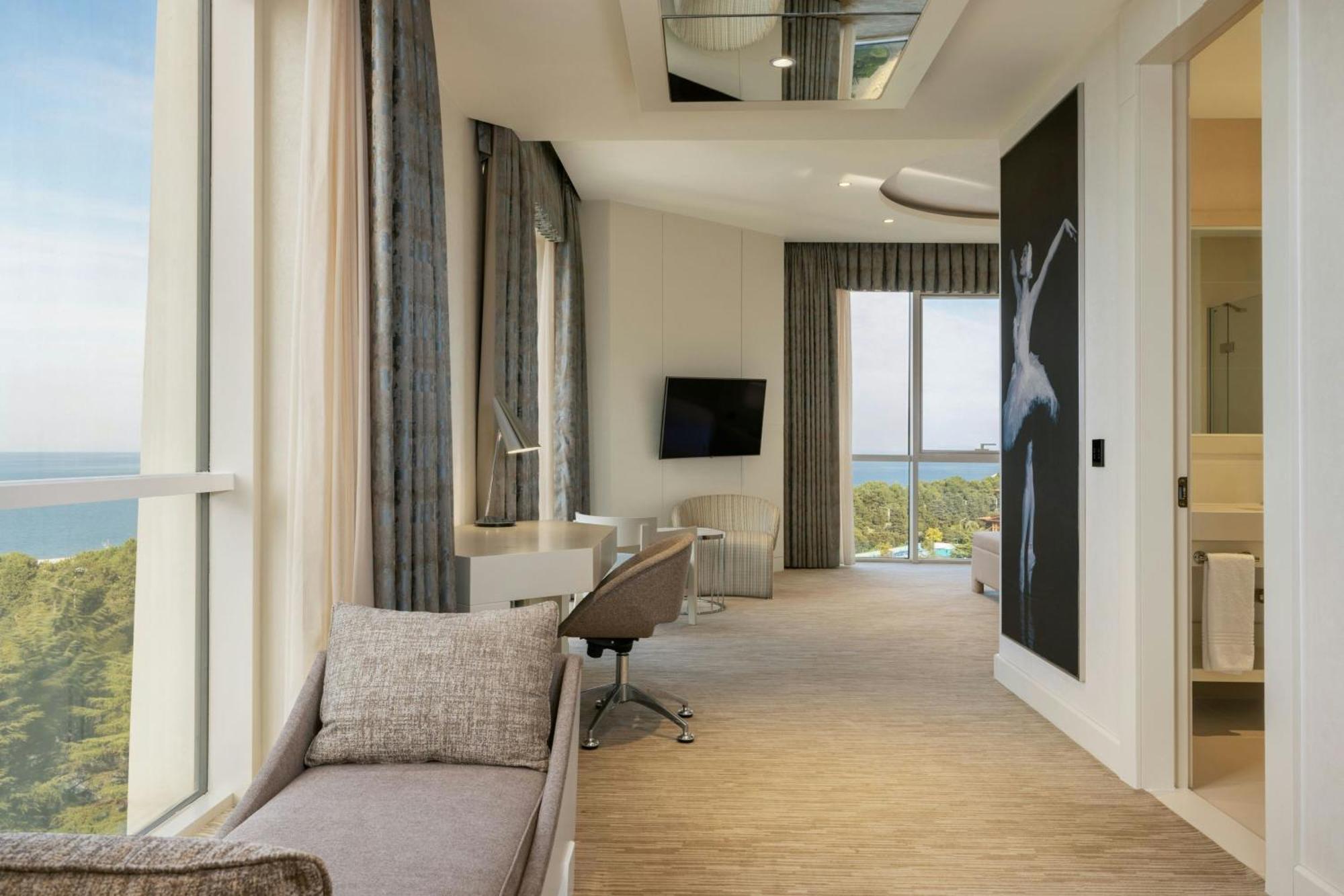 Sheraton Batumi Hotel Екстериор снимка Suite