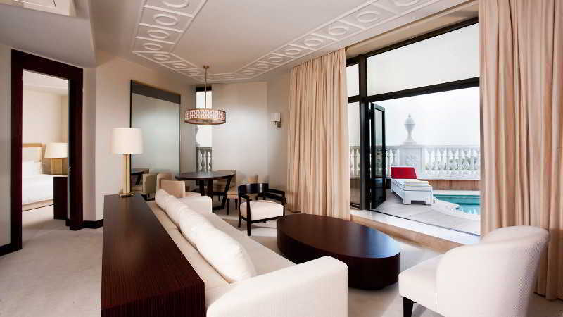 Sheraton Batumi Hotel Екстериор снимка A suite at the Wynn