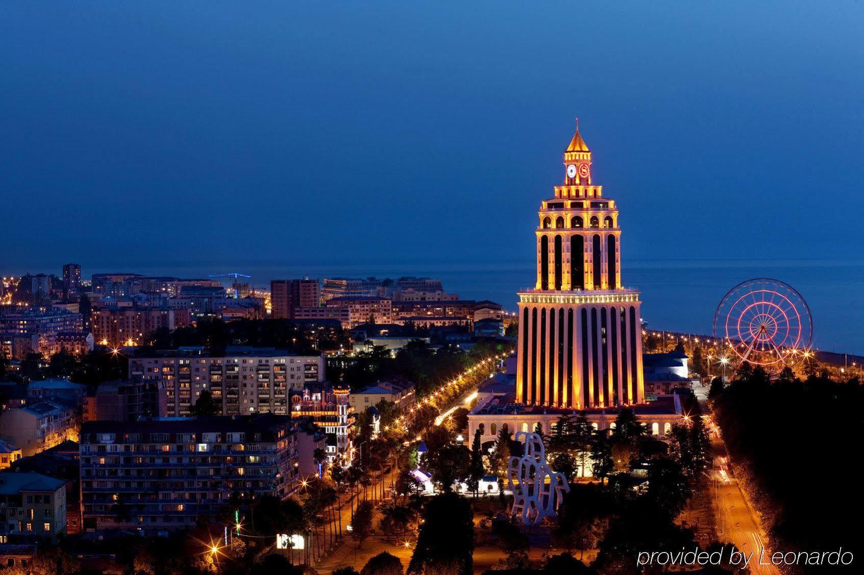 Sheraton Batumi Hotel Екстериор снимка The Millennium Tower at night