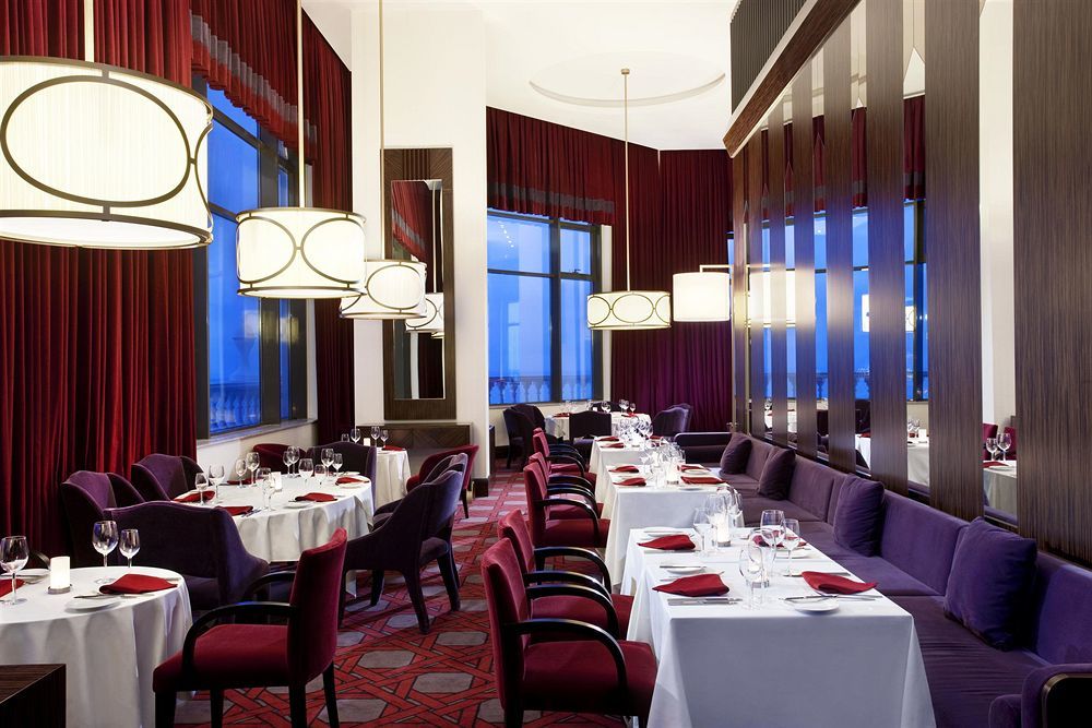 Sheraton Batumi Hotel Екстериор снимка The restaurant